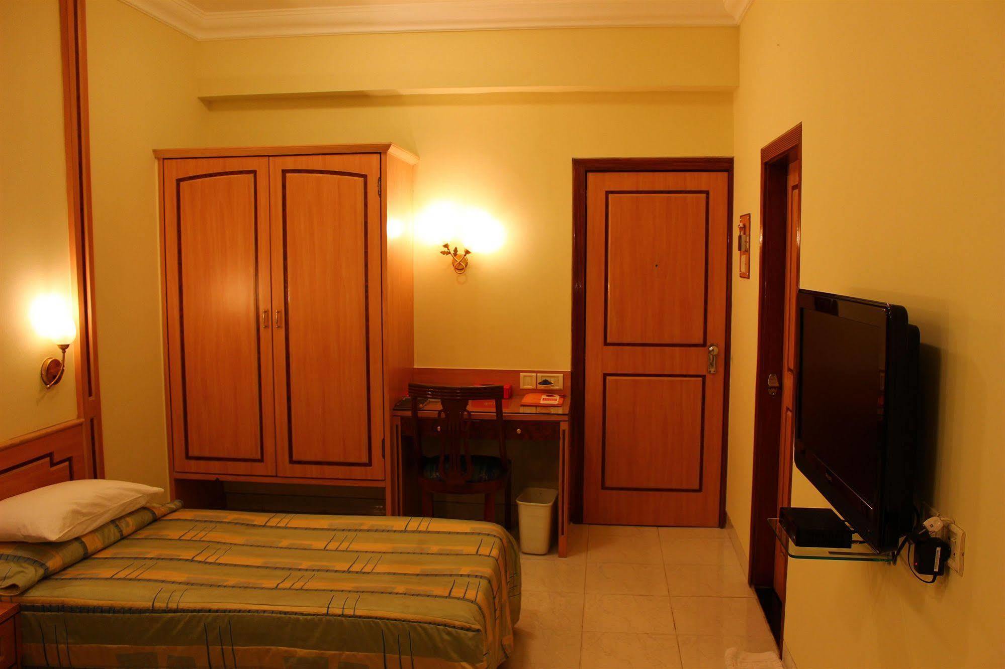 נאווי מומבאי Abbott Hotel מראה חיצוני תמונה