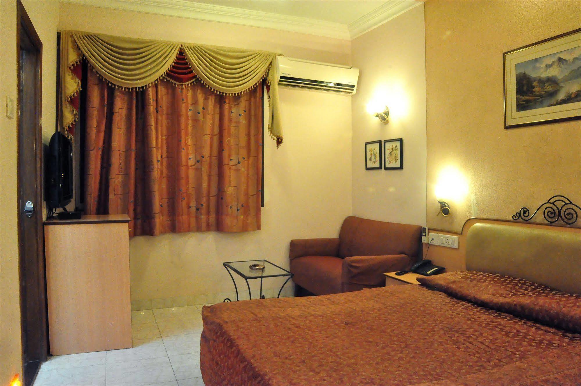נאווי מומבאי Abbott Hotel מראה חיצוני תמונה