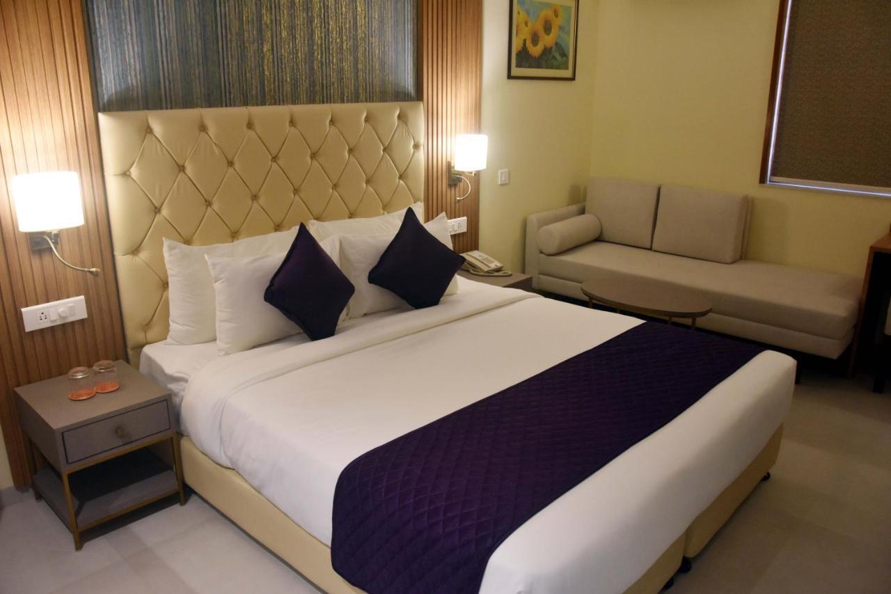 נאווי מומבאי Abbott Hotel מראה חיצוני תמונה