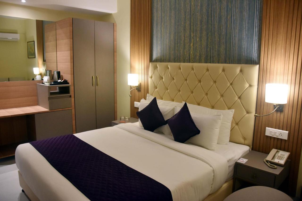 נאווי מומבאי Abbott Hotel מראה חיצוני תמונה